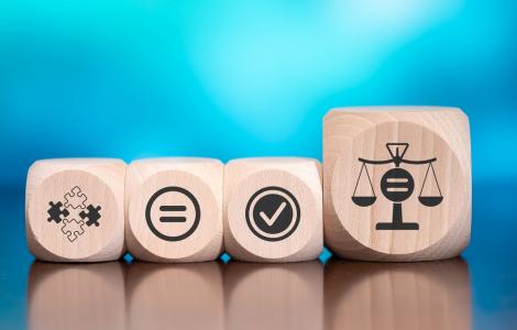 קוביות עץ עם סמלים